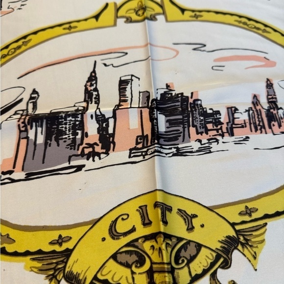 Vintage Unbranded Green and Cream CITY Skyline Square Scarf 26" x 27.5" - Picture 2 of 7